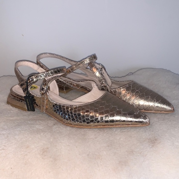Napoleoni Shoes - NWT Napoleoni Gold Shoes 40